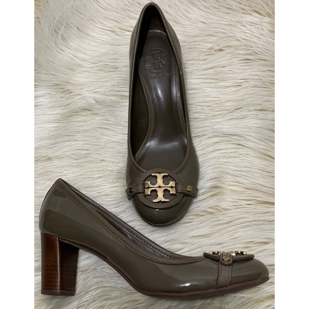 Tory Burch Aaden Patent Mid Heel Logo Pump